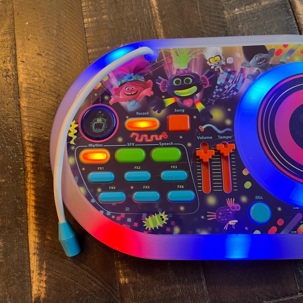 DreamWorks Trolls World Tour DJ Trollex Party Mixer Turntable Toy for Kids Music - Picture 8 of 8